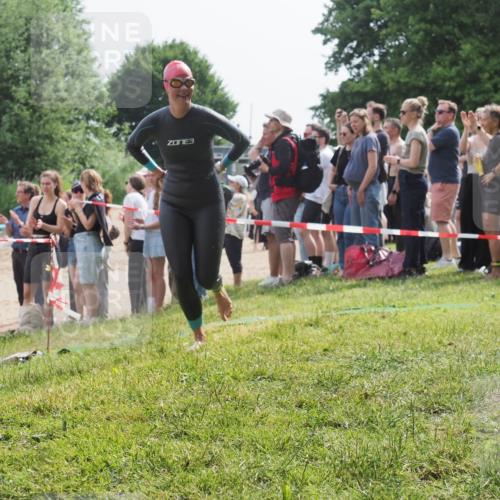 15.06.2025 - 27. Vierlanden-Triathlon KatJ http://msf.ph/oto/8013557 15.06.2025 10:14:53 Schwimmen 476, 521, 525, 546, 559, 593, 608, 1397 meine-sportfotos.de