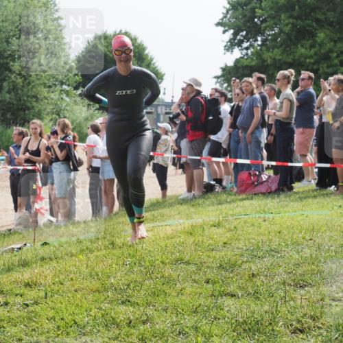 15.06.2025 - 27. Vierlanden-Triathlon KatJ http://msf.ph/oto/8013561 15.06.2025 10:14:54 Schwimmen 476, 521, 525, 546, 559, 570, 593, 608, 1397 meine-sportfotos.de