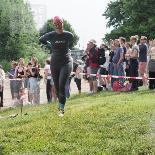 15.06.2025 - 27. Vierlanden-Triathlon KatJ http://msf.ph/oto/8013571 15.06.2025 10:14:54 Schwimmen 476, 521, 525, 546, 559, 570, 593, 608, 1397 meine-sportfotos.de