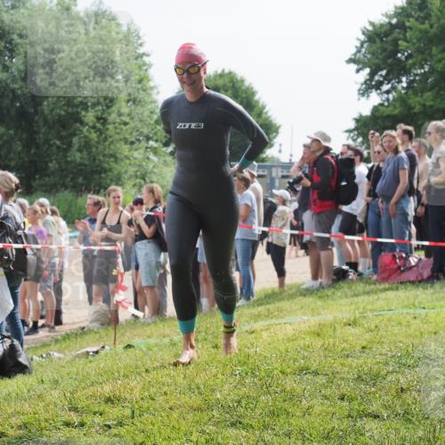15.06.2025 - 27. Vierlanden-Triathlon KatJ http://msf.ph/oto/8013584 15.06.2025 10:14:54 Schwimmen 476, 521, 525, 546, 559, 570, 593, 608, 1397 meine-sportfotos.de