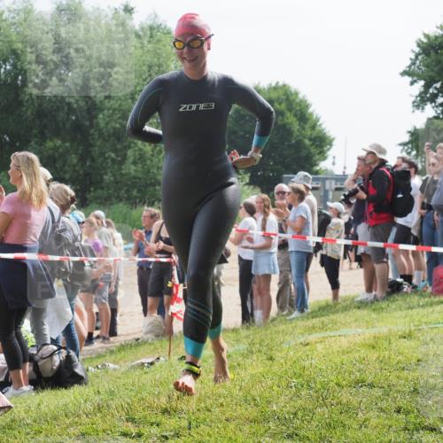 15.06.2025 - 27. Vierlanden-Triathlon KatJ http://msf.ph/oto/8013611 15.06.2025 10:14:54 Schwimmen 476, 521, 525, 546, 559, 570, 593, 608, 1397 meine-sportfotos.de