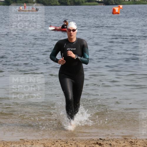 15.06.2025 - 27. Vierlanden-Triathlon Lena Gebhardt http://msf.ph/oto/8013627 15.06.2025 10:13:55 Schwimmen 472, 475, 490, 513, 540 meine-sportfotos.de