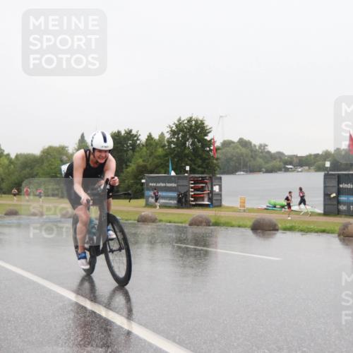 21.06.2025 - 27. Vierlanden-Triathlon H.Heesch http://msf.ph/oto/8013629 15.06.2025 13:44:00 Radfahren 1167, 1185, 1195 meine-sportfotos.de