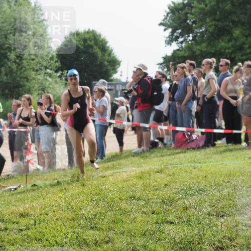 15.06.2025 - 27. Vierlanden-Triathlon KatJ http://msf.ph/oto/8013638 15.06.2025 10:14:56 Schwimmen 476, 521, 525, 546, 559, 570, 593, 608, 1397 meine-sportfotos.de