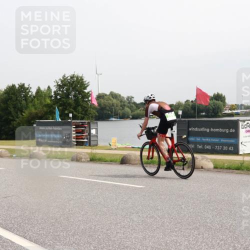 15.06.2025 - 27. Vierlanden-Triathlon H.Heesch http://msf.ph/oto/8013640 15.06.2025 11:09:13 Radfahren 32, 208, 505 meine-sportfotos.de