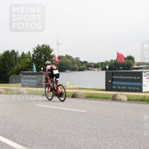 15.06.2025 - 27. Vierlanden-Triathlon H.Heesch http://msf.ph/oto/8013648 15.06.2025 11:09:13 Radfahren 32, 208, 505 meine-sportfotos.de