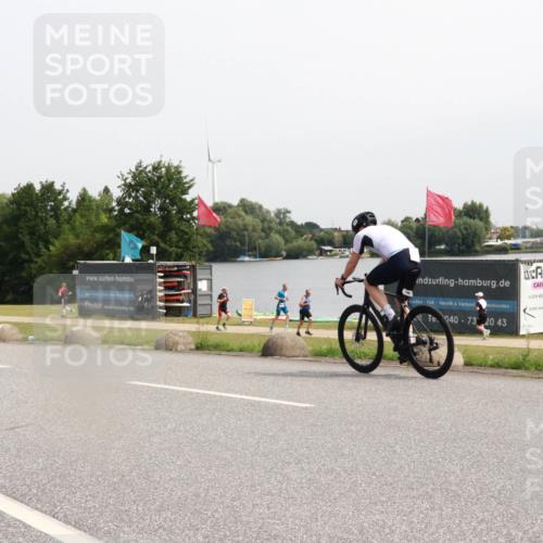 15.06.2025 - 27. Vierlanden-Triathlon H.Heesch http://msf.ph/oto/8013667 15.06.2025 11:09:51 Radfahren 868 meine-sportfotos.de