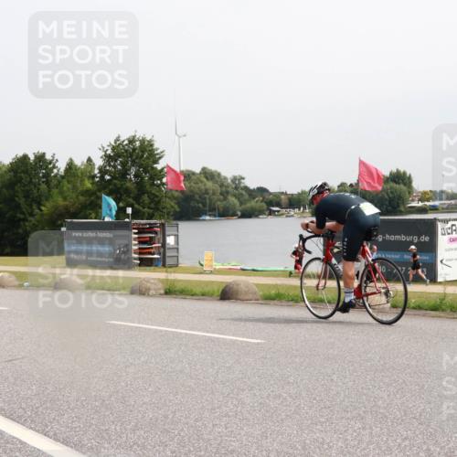 15.06.2025 - 27. Vierlanden-Triathlon H.Heesch http://msf.ph/oto/8013671 15.06.2025 11:09:53 Radfahren 709 meine-sportfotos.de