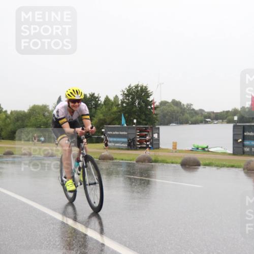 21.06.2025 - 27. Vierlanden-Triathlon H.Heesch http://msf.ph/oto/8013680 15.06.2025 13:46:44 Radfahren 1228 meine-sportfotos.de