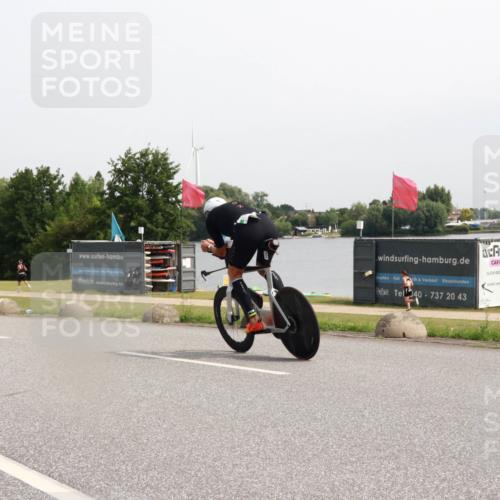 15.06.2025 - 27. Vierlanden-Triathlon H.Heesch http://msf.ph/oto/8013686 15.06.2025 11:10:09 Radfahren 130, 210, 751 meine-sportfotos.de