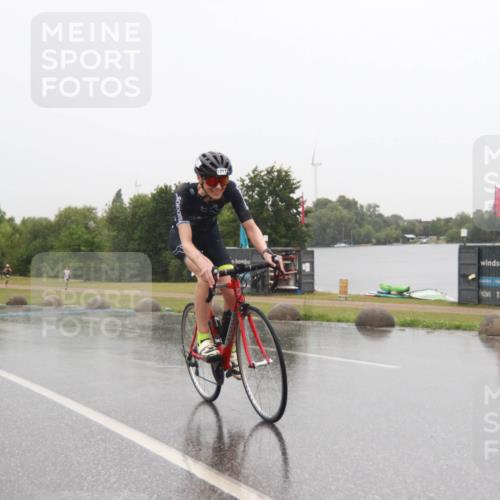 21.06.2025 - 27. Vierlanden-Triathlon H.Heesch http://msf.ph/oto/8013687 15.06.2025 13:47:04 Radfahren 1211, 1213 meine-sportfotos.de