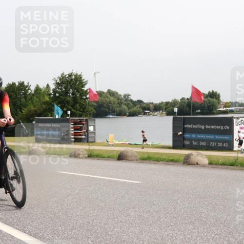 15.06.2025 - 27. Vierlanden-Triathlon H.Heesch http://msf.ph/oto/8013688 15.06.2025 11:10:11 Radfahren 130, 210, 751, 822 meine-sportfotos.de