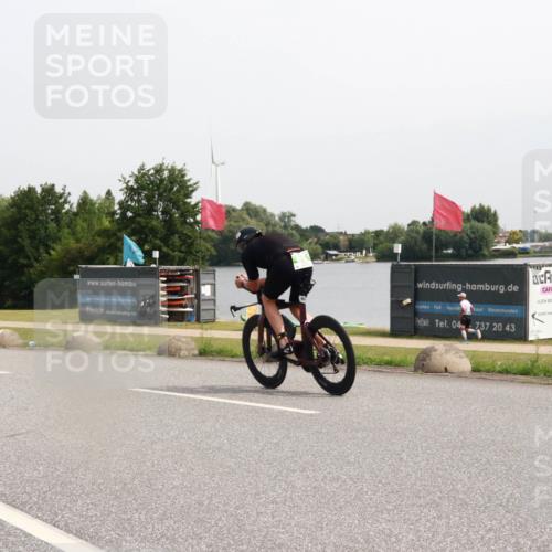 15.06.2025 - 27. Vierlanden-Triathlon H.Heesch http://msf.ph/oto/8013695 15.06.2025 11:10:12 Radfahren 130, 210, 822 meine-sportfotos.de