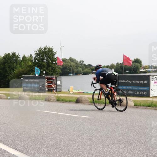 15.06.2025 - 27. Vierlanden-Triathlon H.Heesch http://msf.ph/oto/8013699 15.06.2025 11:10:13 Radfahren 130, 210, 822, 851 meine-sportfotos.de