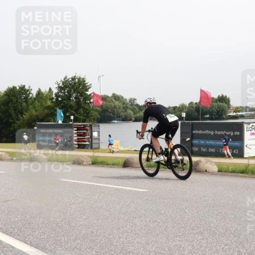 15.06.2025 - 27. Vierlanden-Triathlon H.Heesch http://msf.ph/oto/8013702 15.06.2025 11:10:21 Radfahren 649, 851 meine-sportfotos.de