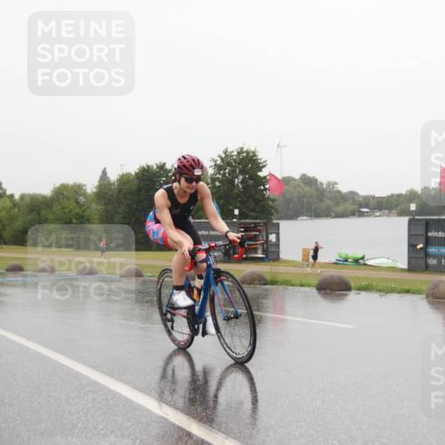 21.06.2025 - 27. Vierlanden-Triathlon H.Heesch http://msf.ph/oto/8013703 15.06.2025 13:48:16 Radfahren 1177 meine-sportfotos.de