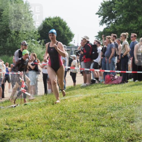 15.06.2025 - 27. Vierlanden-Triathlon KatJ http://msf.ph/oto/8013704 15.06.2025 10:14:56 Schwimmen 476, 521, 525, 546, 559, 570, 593, 608, 1397 meine-sportfotos.de