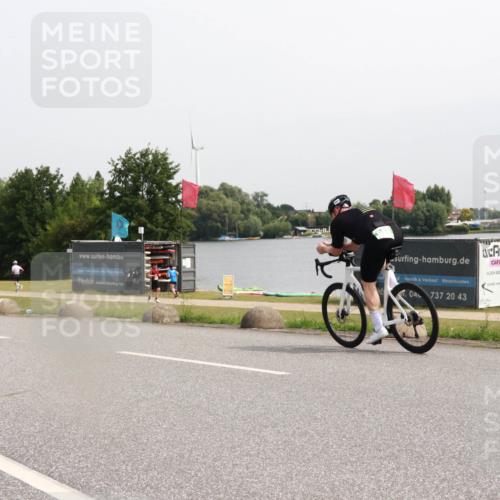 15.06.2025 - 27. Vierlanden-Triathlon H.Heesch http://msf.ph/oto/8013706 15.06.2025 11:10:22 Radfahren 649, 701 meine-sportfotos.de