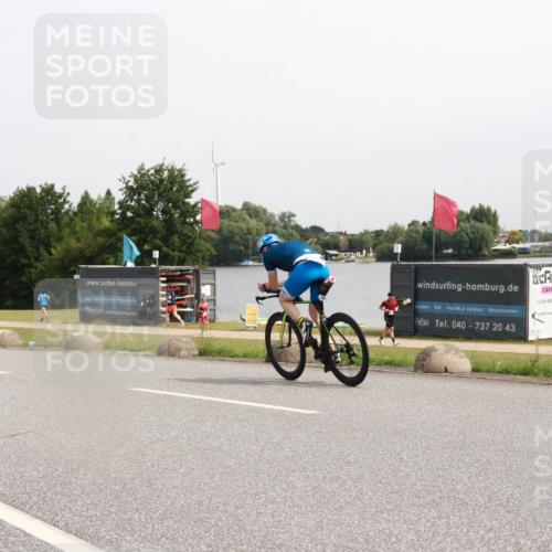 15.06.2025 - 27. Vierlanden-Triathlon H.Heesch http://msf.ph/oto/8013716 15.06.2025 11:10:26 Radfahren 668, 701, 867 meine-sportfotos.de
