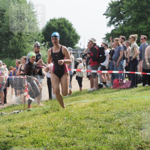 15.06.2025 - 27. Vierlanden-Triathlon KatJ http://msf.ph/oto/8013719 15.06.2025 10:14:56 Schwimmen 476, 521, 525, 546, 559, 570, 593, 608, 1397 meine-sportfotos.de