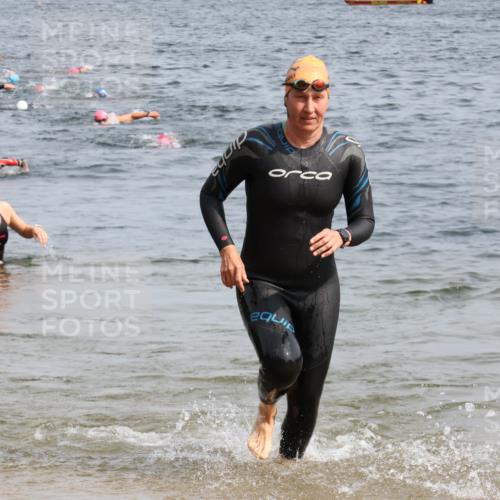 15.06.2025 - 27. Vierlanden-Triathlon Lena Gebhardt http://msf.ph/oto/8013724 15.06.2025 10:13:59 Schwimmen 472, 475, 490, 540 meine-sportfotos.de
