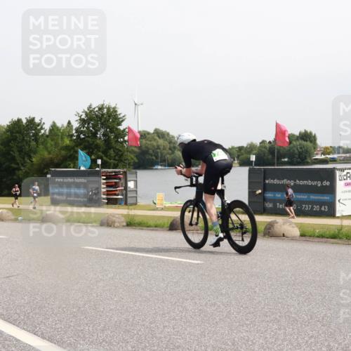15.06.2025 - 27. Vierlanden-Triathlon H.Heesch http://msf.ph/oto/8013730 15.06.2025 11:10:32 Radfahren 145, 867 meine-sportfotos.de