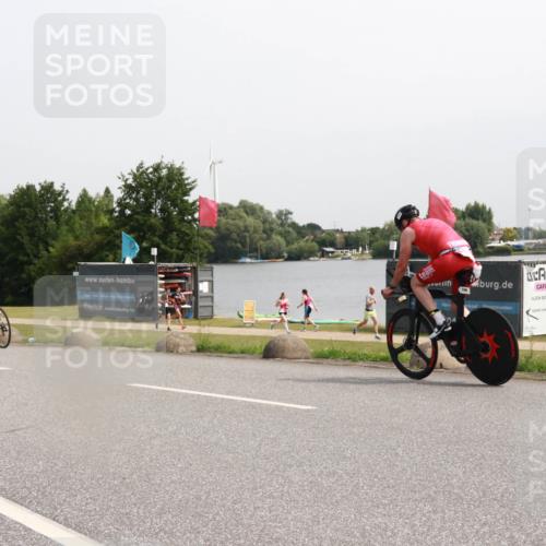 15.06.2025 - 27. Vierlanden-Triathlon H.Heesch http://msf.ph/oto/8013749 15.06.2025 11:11:02 Radfahren 731 meine-sportfotos.de