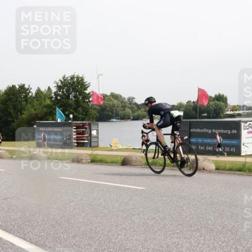 15.06.2025 - 27. Vierlanden-Triathlon H.Heesch http://msf.ph/oto/8013762 15.06.2025 11:11:24 Radfahren 59, 77, 127 meine-sportfotos.de