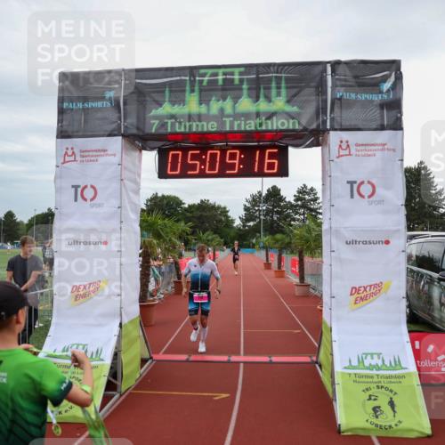 15.06.2025 - 7 Türme Triathlon Michael Strokosch http://msf.ph/oto/8013772 15.06.2025 15:09:15 Ziel 210 meine-sportfotos.de