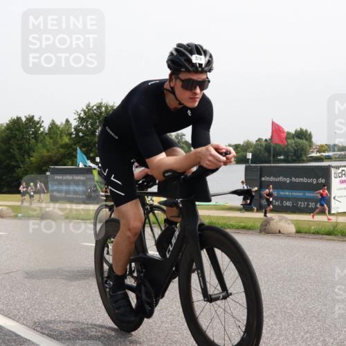 15.06.2025 - 27. Vierlanden-Triathlon H.Heesch http://msf.ph/oto/8013775 15.06.2025 11:11:25 Radfahren 59, 77, 127, 646 meine-sportfotos.de