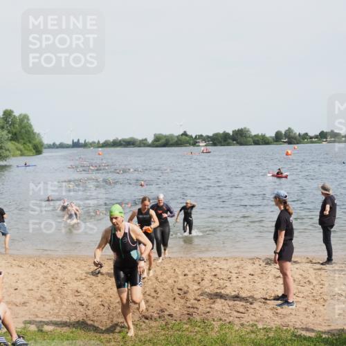 21.06.2025 - 27. Vierlanden-Triathlon MichiJ http://msf.ph/oto/8013776 15.06.2026 10:15:42 Schwimmen 483, 509, 511, 564, 577, 590, 630 meine-sportfotos.de