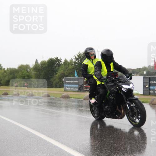 21.06.2025 - 27. Vierlanden-Triathlon H.Heesch http://msf.ph/oto/8013800 15.06.2025 13:51:40 Radfahren 1280 meine-sportfotos.de