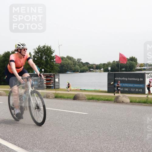 15.06.2025 - 27. Vierlanden-Triathlon H.Heesch http://msf.ph/oto/8013804 15.06.2025 11:12:05 Radfahren 558, 793 meine-sportfotos.de