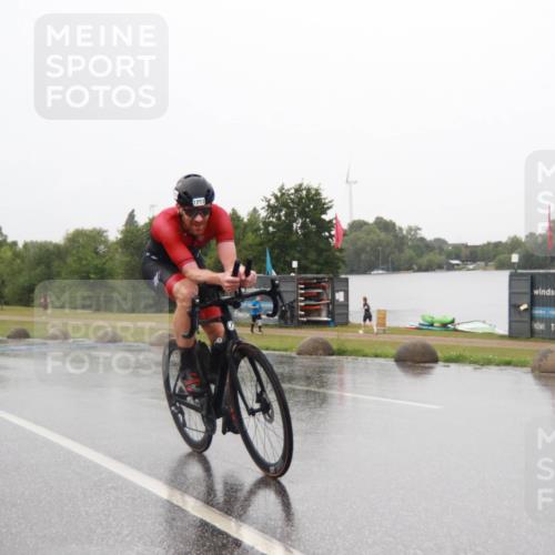 21.06.2025 - 27. Vierlanden-Triathlon H.Heesch http://msf.ph/oto/8013812 15.06.2025 13:52:31 Radfahren 1249, 1253 meine-sportfotos.de