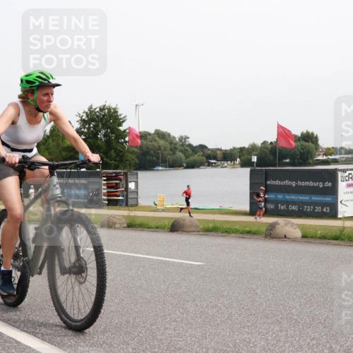15.06.2025 - 27. Vierlanden-Triathlon H.Heesch http://msf.ph/oto/8013821 15.06.2025 11:12:17 Radfahren 231, 474, 574 meine-sportfotos.de