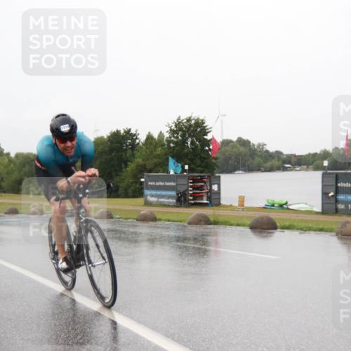 21.06.2025 - 27. Vierlanden-Triathlon H.Heesch http://msf.ph/oto/8013829 15.06.2025 13:54:06 Radfahren 1310 meine-sportfotos.de