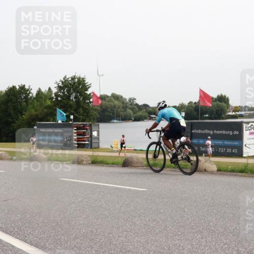 15.06.2025 - 27. Vierlanden-Triathlon H.Heesch http://msf.ph/oto/8013839 15.06.2025 11:12:23 Radfahren 235, 474, 854 meine-sportfotos.de