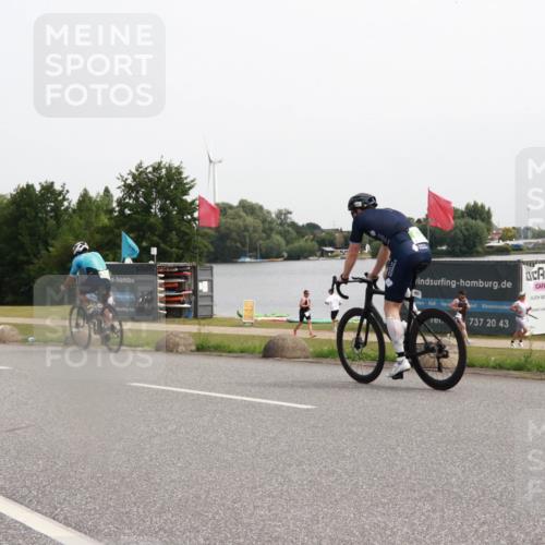 15.06.2025 - 27. Vierlanden-Triathlon H.Heesch http://msf.ph/oto/8013842 15.06.2025 11:12:24 Radfahren 235, 474, 637, 699, 854 meine-sportfotos.de