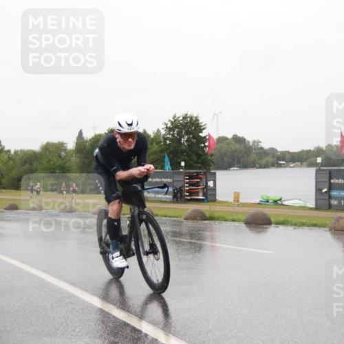 21.06.2025 - 27. Vierlanden-Triathlon H.Heesch http://msf.ph/oto/8013854 15.06.2025 13:55:42 Radfahren 1231 meine-sportfotos.de