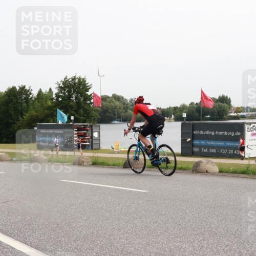 15.06.2025 - 27. Vierlanden-Triathlon H.Heesch http://msf.ph/oto/8013863 15.06.2025 11:12:31 Radfahren 82, 222, 637, 699, 810 meine-sportfotos.de