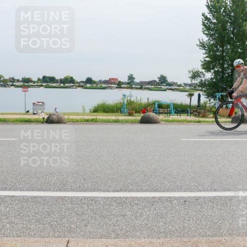15.06.2025 - 27. Vierlanden-Triathlon H.Heesch http://msf.ph/oto/8013866 15.06.2025 11:09:12 Radfahren 32, 208, 505, 708 meine-sportfotos.de