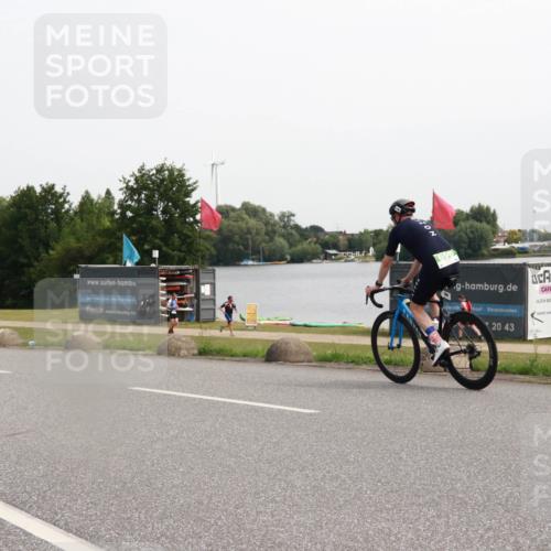 15.06.2025 - 27. Vierlanden-Triathlon H.Heesch http://msf.ph/oto/8013871 15.06.2025 11:12:32 Radfahren 82, 222, 637, 696, 699, 810 meine-sportfotos.de