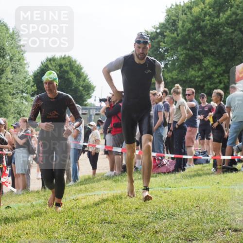 15.06.2025 - 27. Vierlanden-Triathlon KatJ http://msf.ph/oto/8013873 15.06.2025 10:14:58 Schwimmen 476, 521, 525, 528, 570, 592, 593, 605, 608, 1397 meine-sportfotos.de