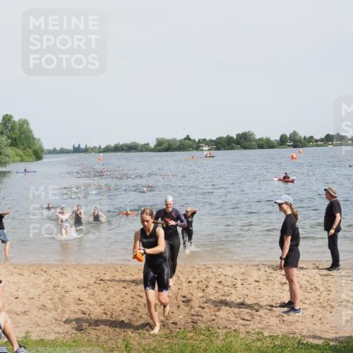 21.06.2025 - 27. Vierlanden-Triathlon MichiJ http://msf.ph/oto/8013877 15.06.2026 10:15:43 Schwimmen 483, 509, 564, 577, 590, 630 meine-sportfotos.de