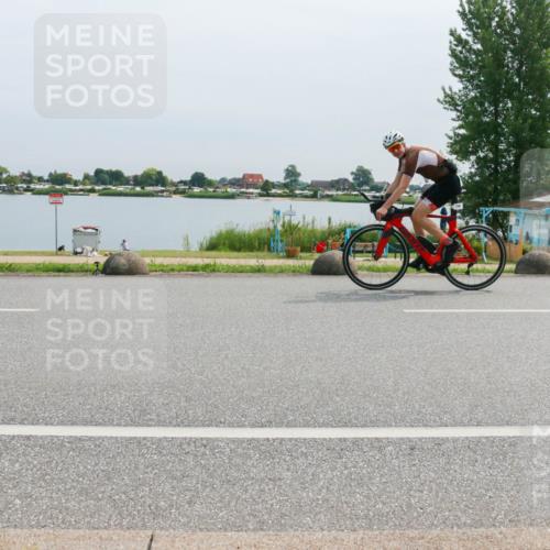 15.06.2025 - 27. Vierlanden-Triathlon H.Heesch http://msf.ph/oto/8013878 15.06.2025 11:09:13 Radfahren 32, 505, 708 meine-sportfotos.de