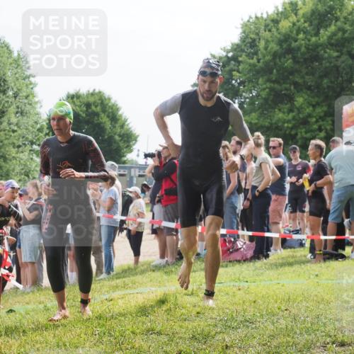 15.06.2025 - 27. Vierlanden-Triathlon KatJ http://msf.ph/oto/8013881 15.06.2025 10:14:58 Schwimmen 476, 521, 525, 528, 570, 592, 593, 605, 608, 1397 meine-sportfotos.de