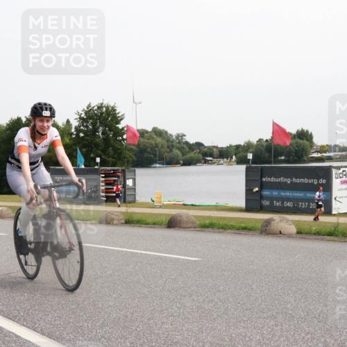 15.06.2025 - 27. Vierlanden-Triathlon H.Heesch http://msf.ph/oto/8013882 15.06.2025 11:12:38 Radfahren 82, 553, 696 meine-sportfotos.de