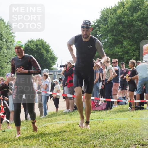 15.06.2025 - 27. Vierlanden-Triathlon KatJ http://msf.ph/oto/8013886 15.06.2025 10:14:58 Schwimmen 476, 521, 525, 528, 570, 592, 593, 605, 608, 1397 meine-sportfotos.de