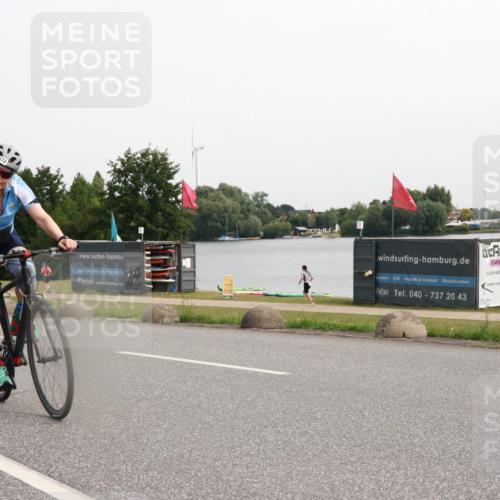 15.06.2025 - 27. Vierlanden-Triathlon H.Heesch http://msf.ph/oto/8013891 15.06.2025 11:12:42 Radfahren 553, 572, 578 meine-sportfotos.de