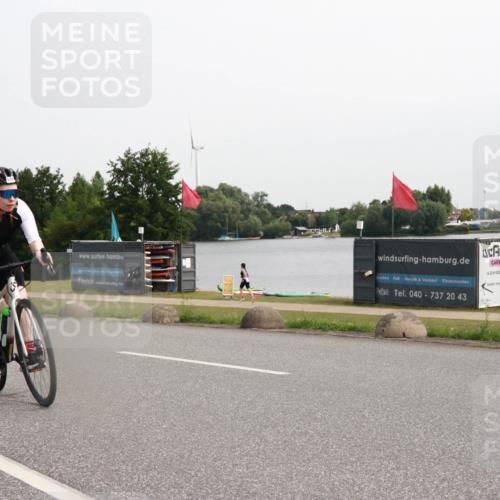 15.06.2025 - 27. Vierlanden-Triathlon H.Heesch http://msf.ph/oto/8013901 15.06.2025 11:12:43 Radfahren 553, 572, 578 meine-sportfotos.de
